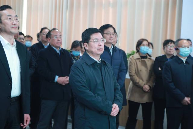 觀摩市中區(qū)中海生物微生物培養(yǎng)基、診斷試劑生產(chǎn)項(xiàng)目。