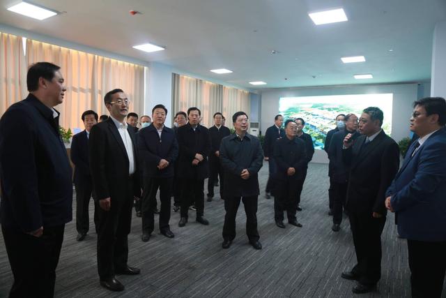 中海生物董事長(zhǎng)、中海生物技術(shù)總經(jīng)理與領(lǐng)導(dǎo)交流